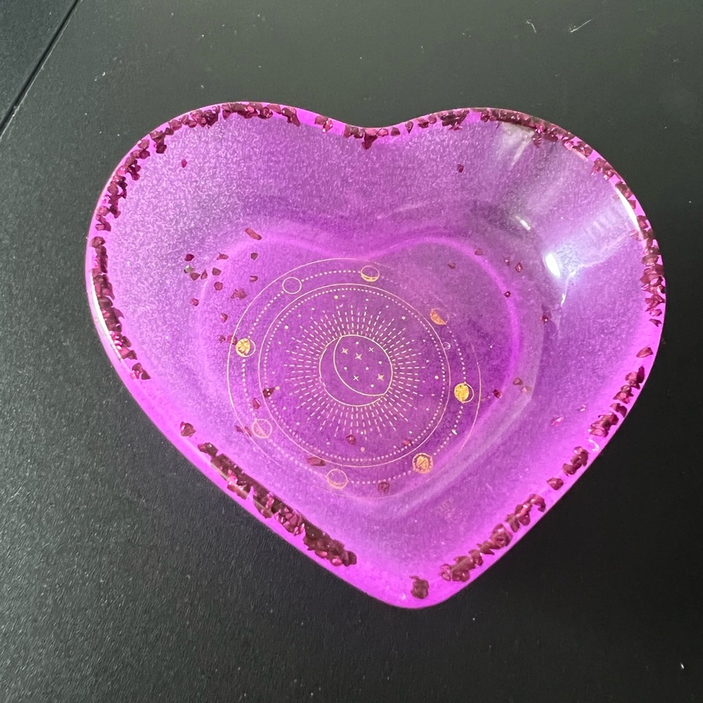 ❤️ 2 x $20 Vibrant Purple Glow on the Dark Jewelry Heart Dish